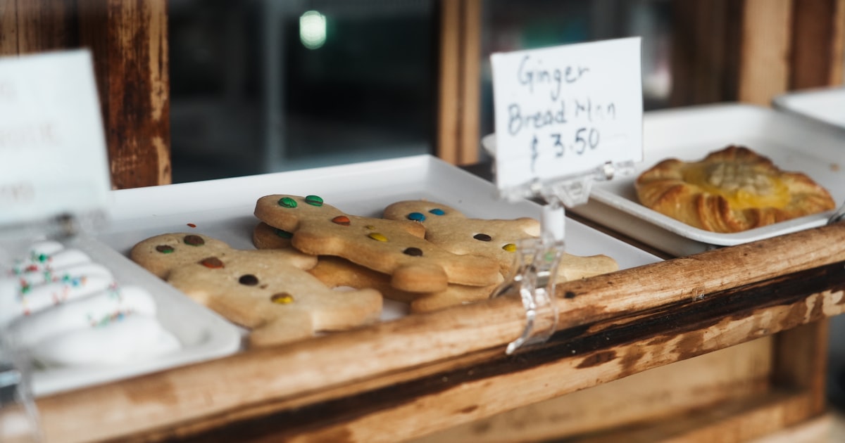 Producto innovador exhibido en el mostrador de un negocio pequeño